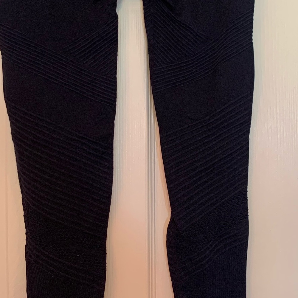 aim’n navy leggings FINAL PRICE - Picture 3 of 5